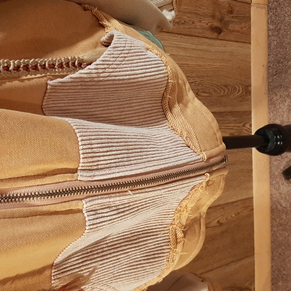 🥮POL Hooded Tan and Cream Zipper Cropped Jacket (Large)🥮 - Picture 4 of 10
